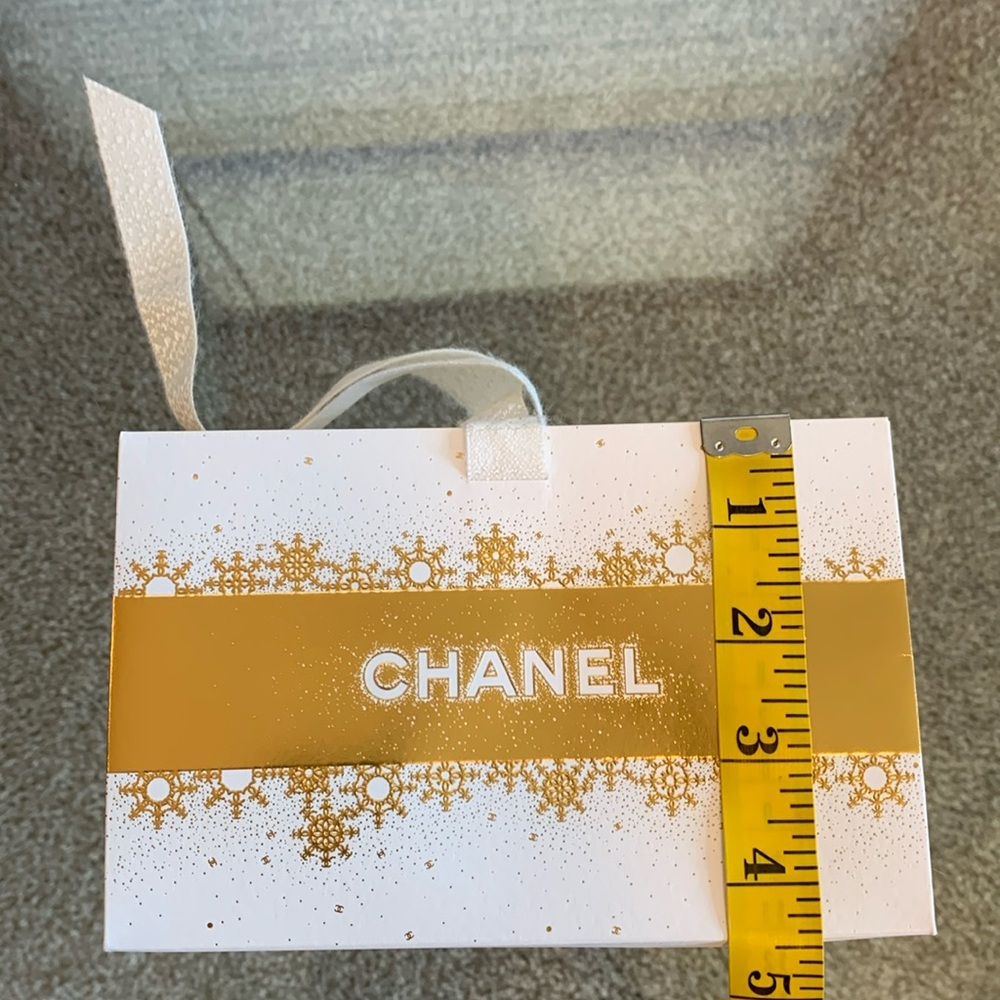 Chanel Gift Bag with filling - Picture 14 of 16